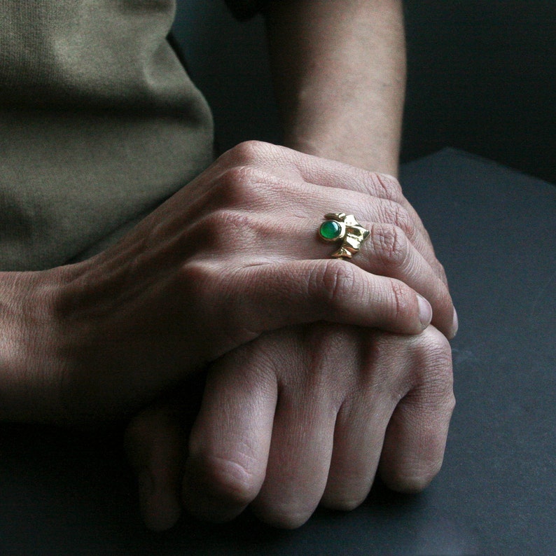 Green Agate Gold Sun Handcarved adjustable Ring Vintage Style Jewelry Made In Solid Yellow Bronze image 4