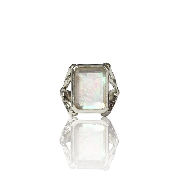 Reine Mother Of Pearl Ring