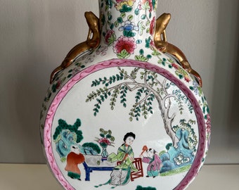 Chinese porselein famille rose medallion moon flask vase