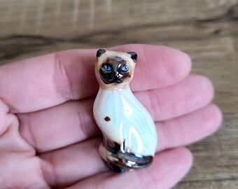 Vintage Avon ceramic porcelain luster ware Siamese cat with blue eyes brooch pin. Cat lovers gift.