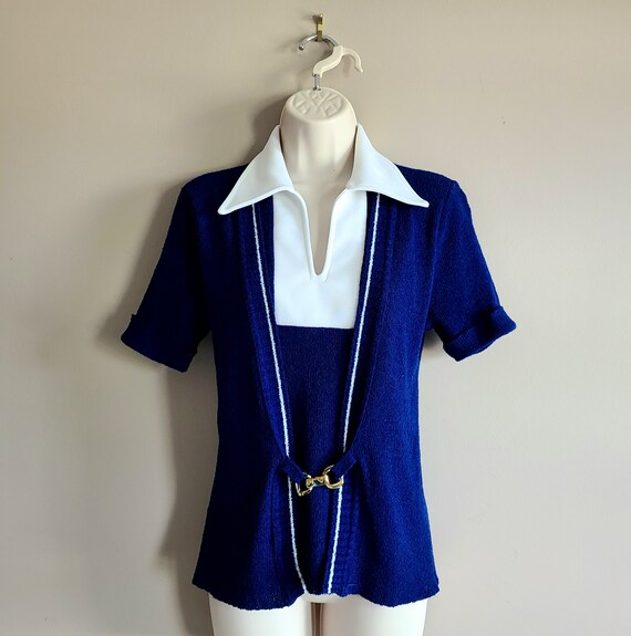 Elan vintage bright blue and white colors knit top