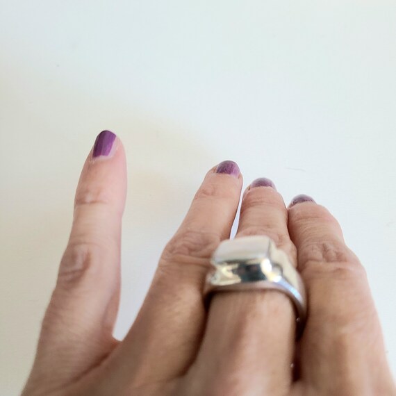 Sterling silver ring with rectangular Mother of P… - image 2