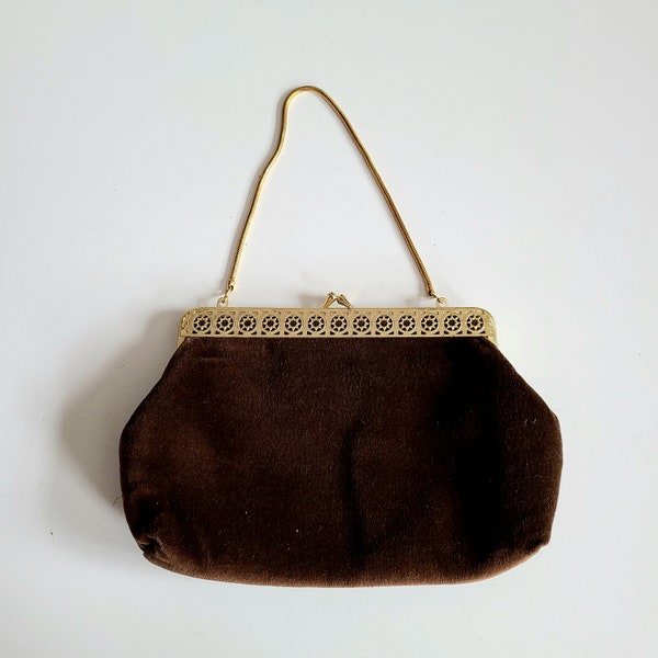 Vintage 1980s brown velvet velour purse bag with gold kiss lock and gold chain. Evening purse clutch. Made in Hong Kong.