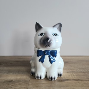 Vintage Taiwan R.O.C. cat with blue bow cookie jar. Retro kitchen. Country style kitschy kitchen decor.