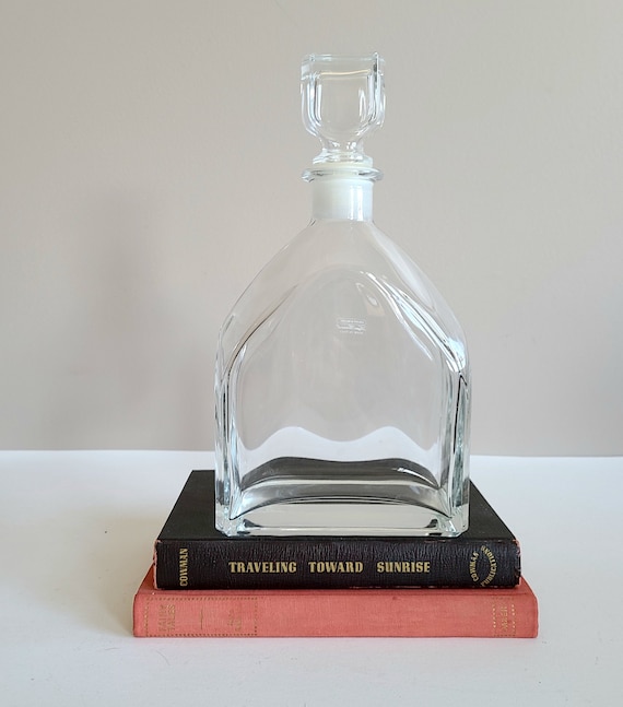 Luigi Bormioli Light & Music Clear Glass Decanter With Lid. Made in Italy.  Vintage Kitchen. Barware. 