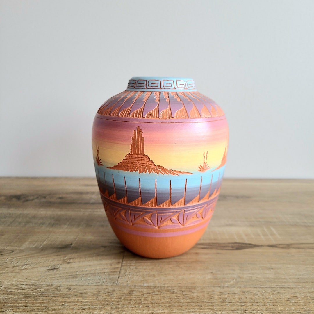 Red Earth Native American Navajo Pottery Hand Painted Etched Vase