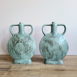 Set of 2 stoneware vintage 1980s green spiral ceramic Sabra decanters/vases Pilgrims canteens. Retro home decor.