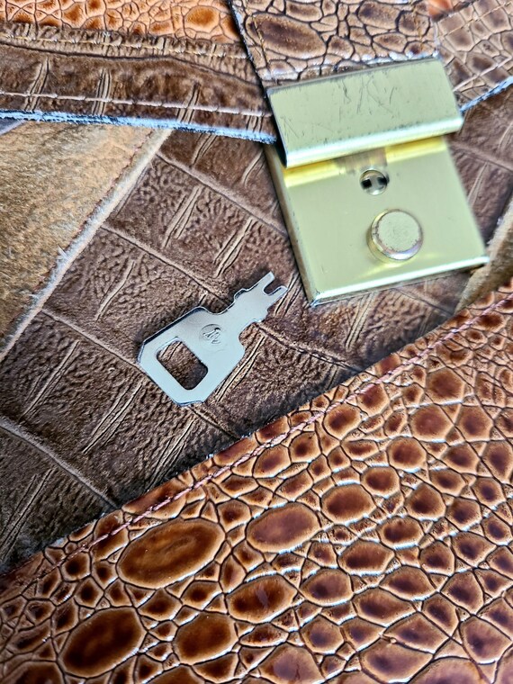 Vintage women's patchwork crocodile pattern leath… - image 7