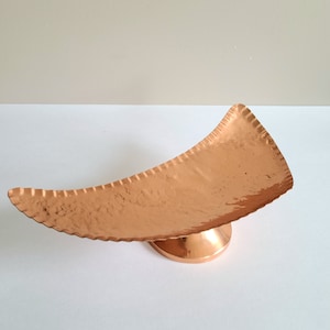 Plateau de service sur pieds de forme triangulaire en cuivre vintage assiette à dessert bol décoration de cuisine maison