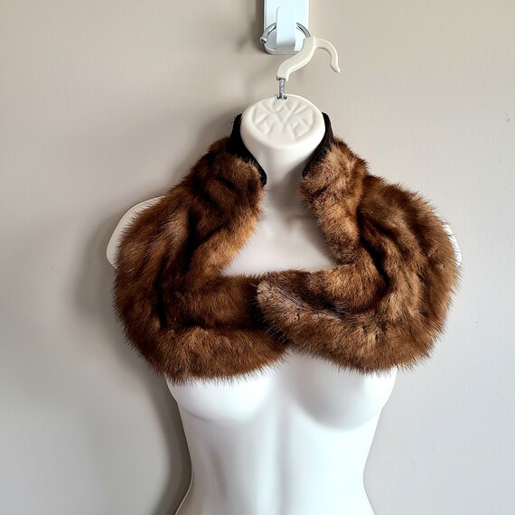 Vintage golden brown real fur mink collar. - image 2