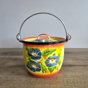 Vintage 60s Midcentury Enameled Bucket Milk Can with Handle Lid Made in Czechoslovakia  Retro home kitchen decor. 4.5'' tall.