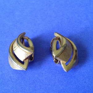 60's Trifari Brushed Gold Tone Clip-on Earrings - Etsy