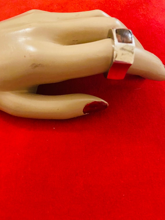 Signed silver garnet gemstone ring - image 5