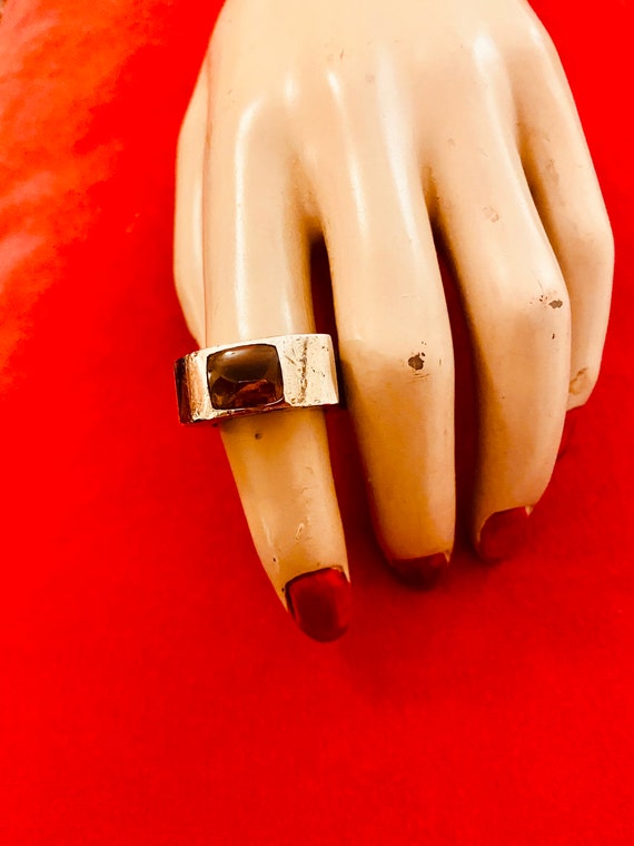 Signed silver garnet gemstone ring - image 3