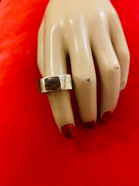 Signed silver garnet gemstone ring - image 8