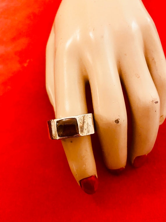 Signed silver garnet gemstone ring - image 6