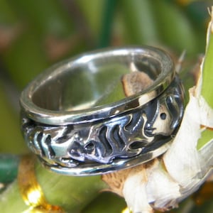 Wonderful Art Massive 925 Sterling Silver With Fish Design Spinner Ring