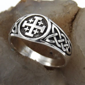 Handgemacht in den USA Solid.925 Sterling Silber Oxidierter keltischer Knoten und Jerusalem Kreuz Ring-Custom Größe