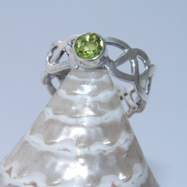 Hand Made in USA Hammered 925 Sterling Silver Braided Celtic Ring with 4 mm Green Peridot-Custom size