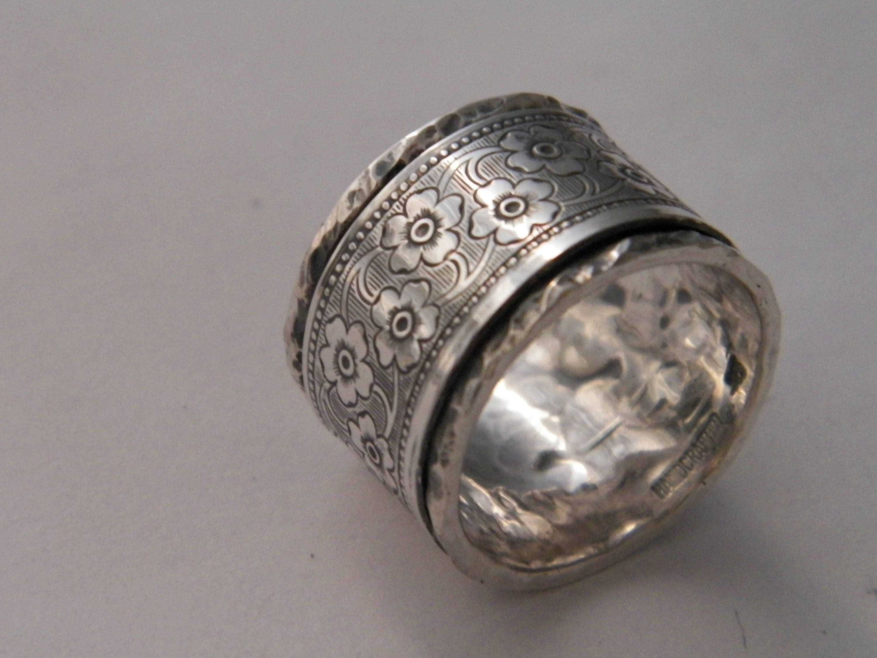 Hammered flower ring main image 0