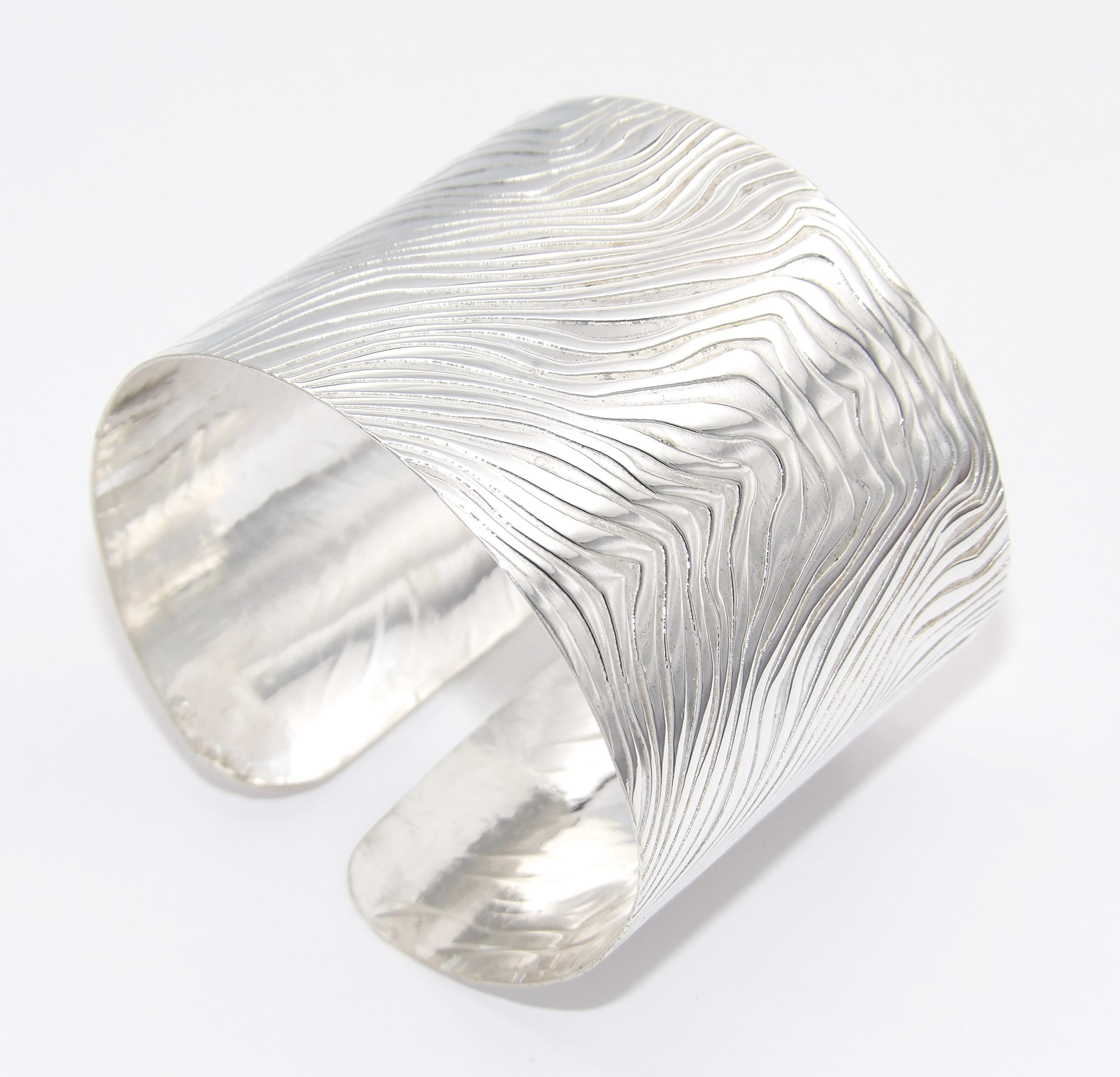 美品！Silver Wide Cuff Bangleブレスレット Gift Hand Made in USA Solid Pure.999 Silver Zebra Design Cuff