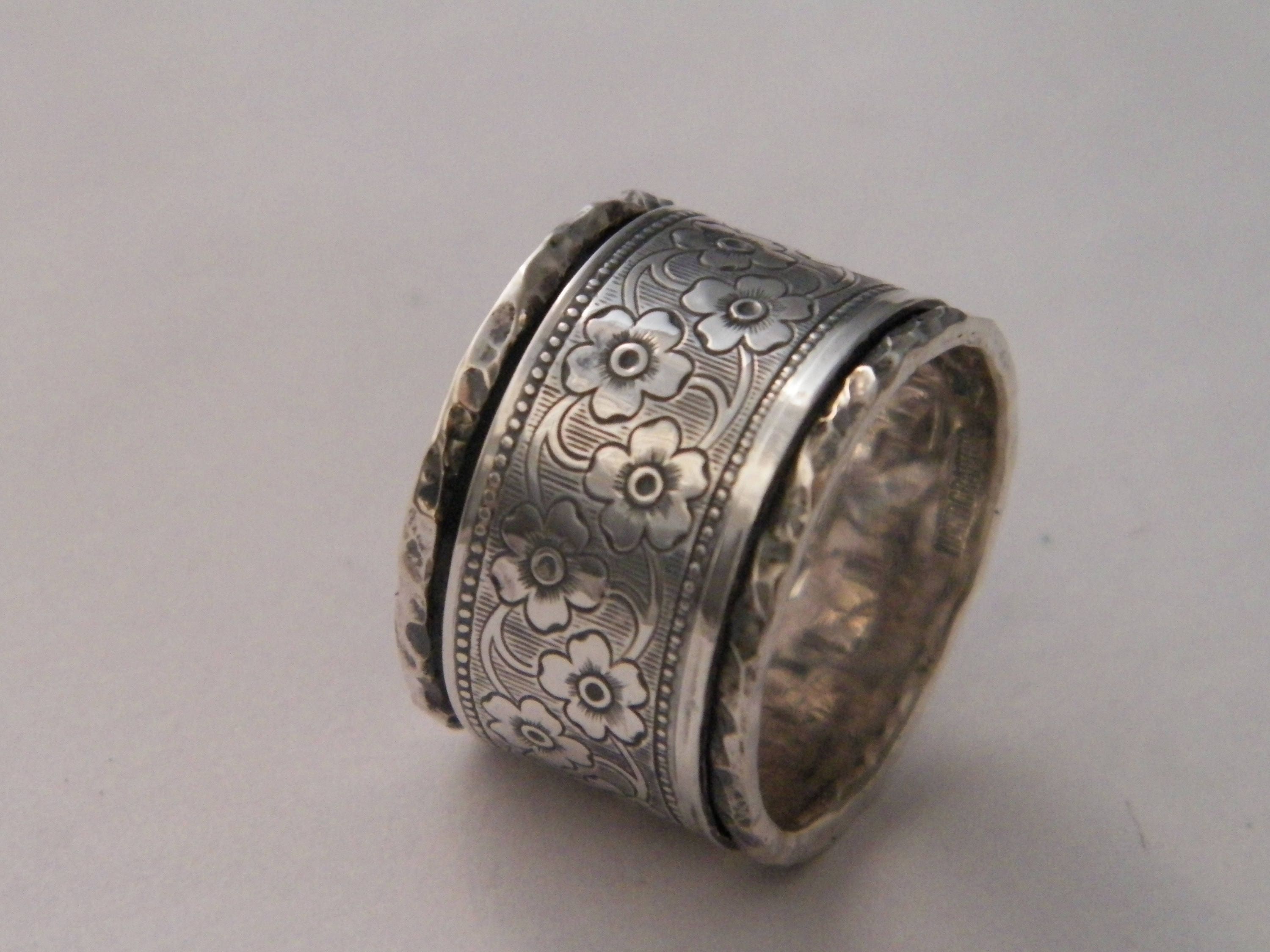 Hammered flower ring