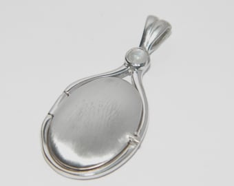 Hand made in USA 41 mm-20 mm Handcrafted 925 Sterling Silver 4 mm Cabochon Moonstone Locket H2O Just Add Water Pendant