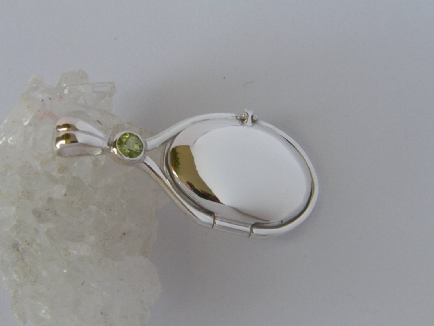 H2O Just Add Water Mako Mermaids Moon Ring 925 Sterling Silver with Peridot  Crystal