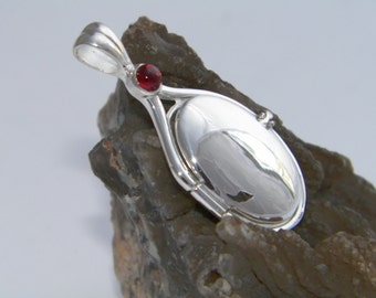 Hand made925 Sterling Silver 4mm Natural Garnet Locket H2O Just Add Water Mermaids Pendant