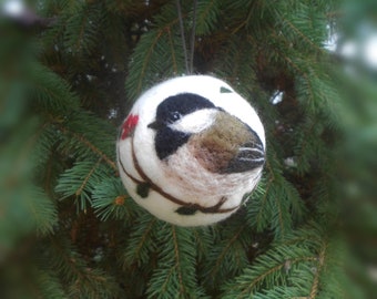 Christmas ball with bird motif, Needle felted Christmas ornament, Christmas baubles, Chickadee ornament