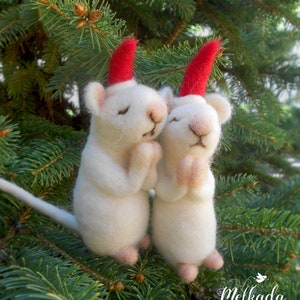 Felt Christmas mouse, Holiday decoration, Holiday figurine, Santa Claus mouse, Cute mouse figurine, Christmas decoration, Praying figurine