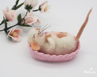 Needle felted mouse, Felted sleeping mouse, Felt animal decor, Gift for a loved one, Cute gifts, Housewarming gift, Mouse figurine