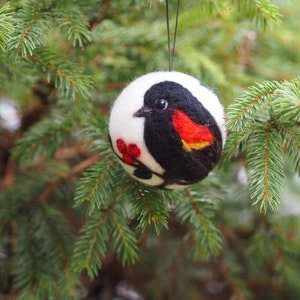 Christmas ball with bird motif, Needle felted Christmas ornament, Christmas baubles, Red winged blackbird ornament image 1