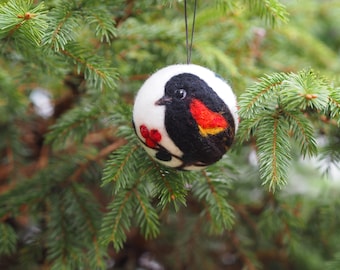 Christmas ball with bird motif, Needle felted Christmas ornament, Christmas baubles, Red winged blackbird ornament