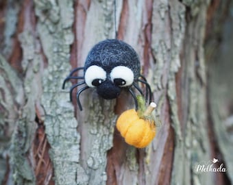 Cute spider decoration figurine for Halloween, Halloween decor, door decoration, cute gift idea, Thanksgiving  autumn decor, funny gift