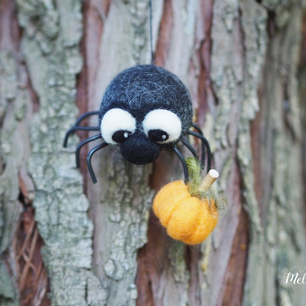 Cute spider decoration figurine for Halloween, Halloween decor, door decoration, cute gift idea, Thanksgiving  autumn decor, funny gift