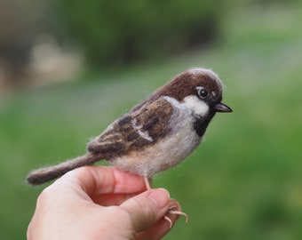 Needle felted House sparrow, felted bird, realistic bird figurine, faux taxidermy wool bird, gift for bird lover, bird gifts, bird ornament