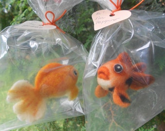 Needle felted Goldfish - Goldfish figurine - Goldfish in a bag - Realistic Goldfish - Cute gift- Goldfish art - Goldfish ornament