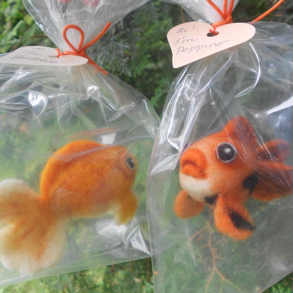 Needle felted Goldfish - Goldfish figurine - Goldfish in a bag - Realistic Goldfish - Cute gift- Goldfish art - Goldfish ornament