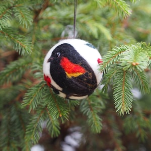 Christmas ball with bird motif, Needle felted Christmas ornament, Christmas baubles, Red winged blackbird ornament image 4