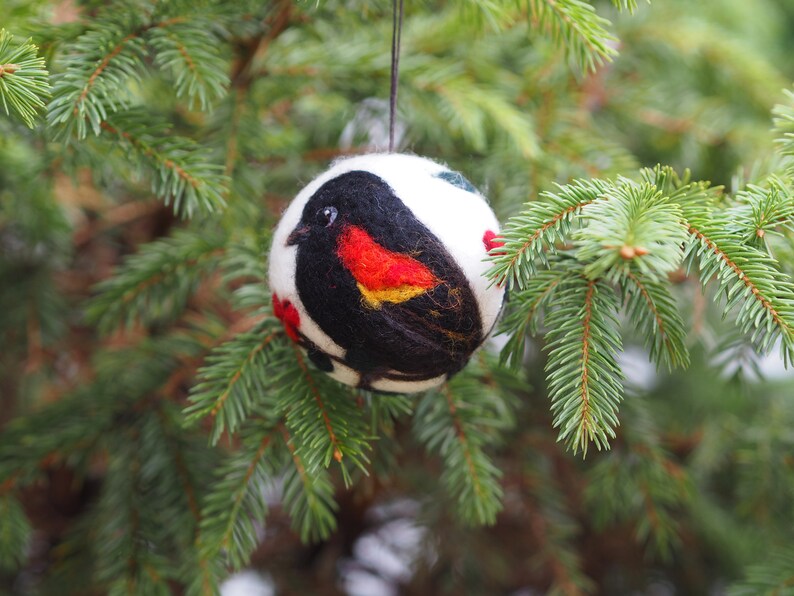 Christmas ball with bird motif, Needle felted Christmas ornament, Christmas baubles, Red winged blackbird ornament image 4