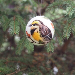 Christmas ball with bird motif, Needle felted Christmas ornament, Christmas baubles, Meadowlark ornament, Gift for bird lover, Bird ornament