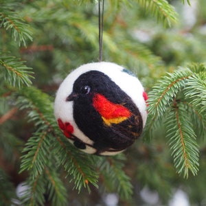 Christmas ball with bird motif, Needle felted Christmas ornament, Christmas baubles, Red winged blackbird ornament image 5