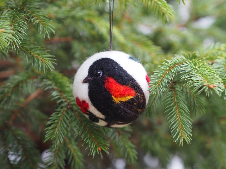 Christmas ball with bird motif, Needle felted Christmas ornament, Christmas baubles, Red winged blackbird ornament image 5