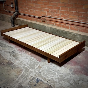 HANNA guest bed / expandable daybed / twin-to-queen solid wood WALNUT
