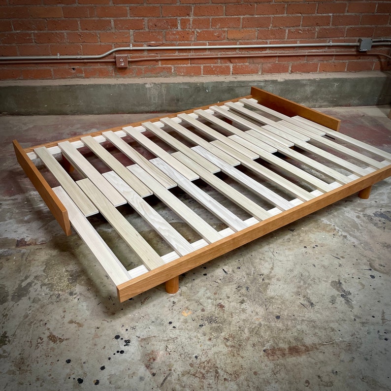 HANNA Guest Bed / Daybed / Convertible Twintoqueen Solid Etsy