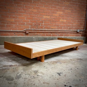 HANNA guest bed / daybed / convertible twin-to-queen solid wood CHERRY