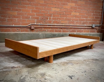 HANNA guest bed / expandable daybed / twin-to-queen solid wood CHERRY