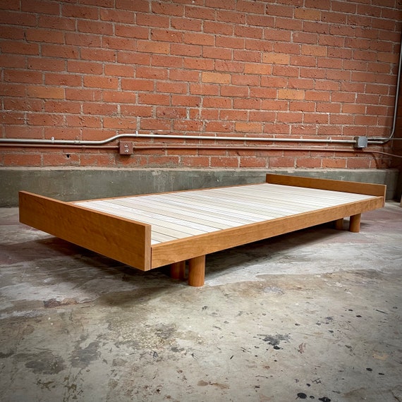 Mid century on sale daybed queen