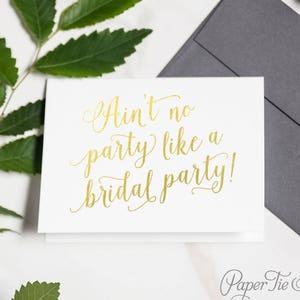 Linda propuesta de dama de honor, ¿Quieres ser mi dama de honor? Tarjetas - MOH - No hay fiesta como una fiesta nupcial - Acabado laminado / Charlotte, fiesta nupcial